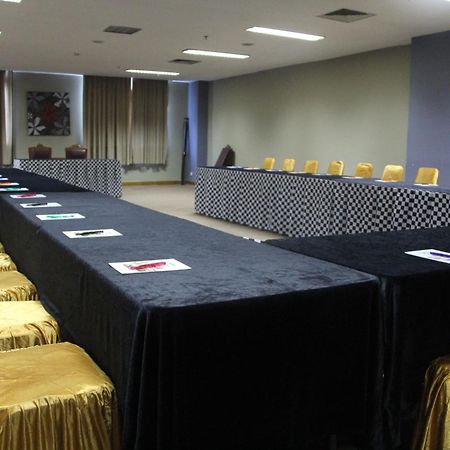 Nam Center Hotel Kemayoran Джакарта Екстериор снимка