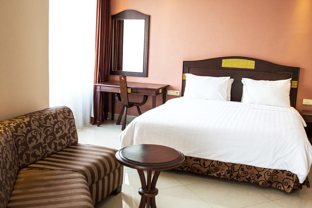 Nam Center Hotel Kemayoran Джакарта Екстериор снимка