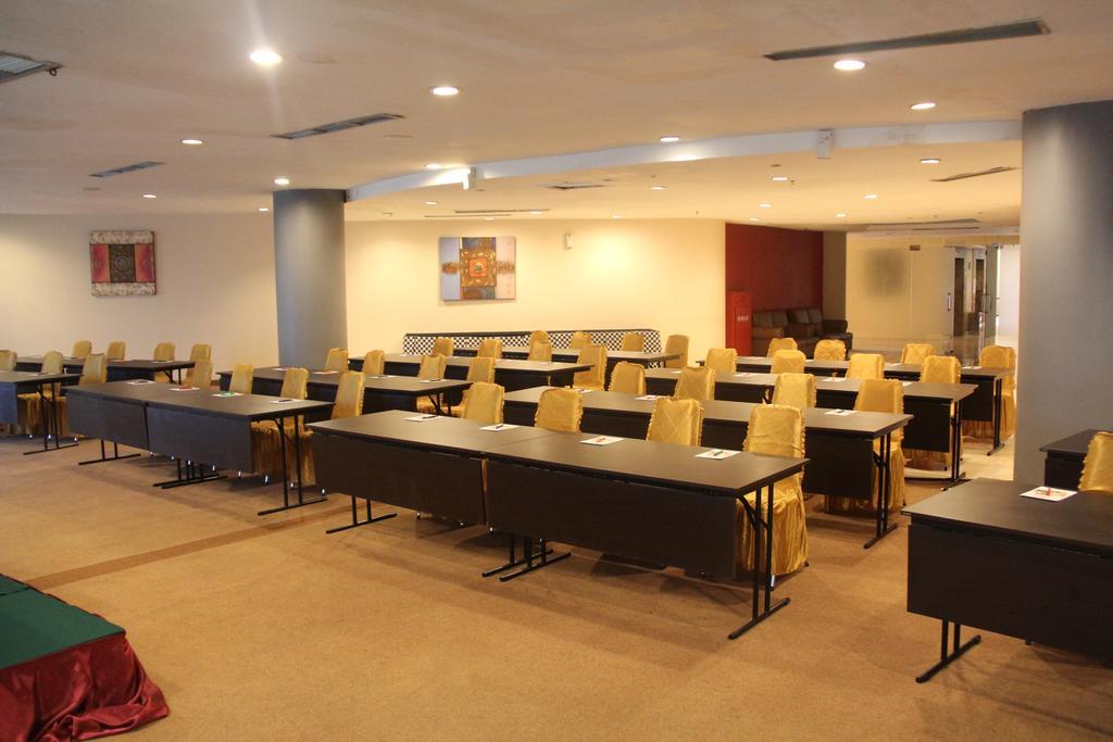 Nam Center Hotel Kemayoran Джакарта Екстериор снимка