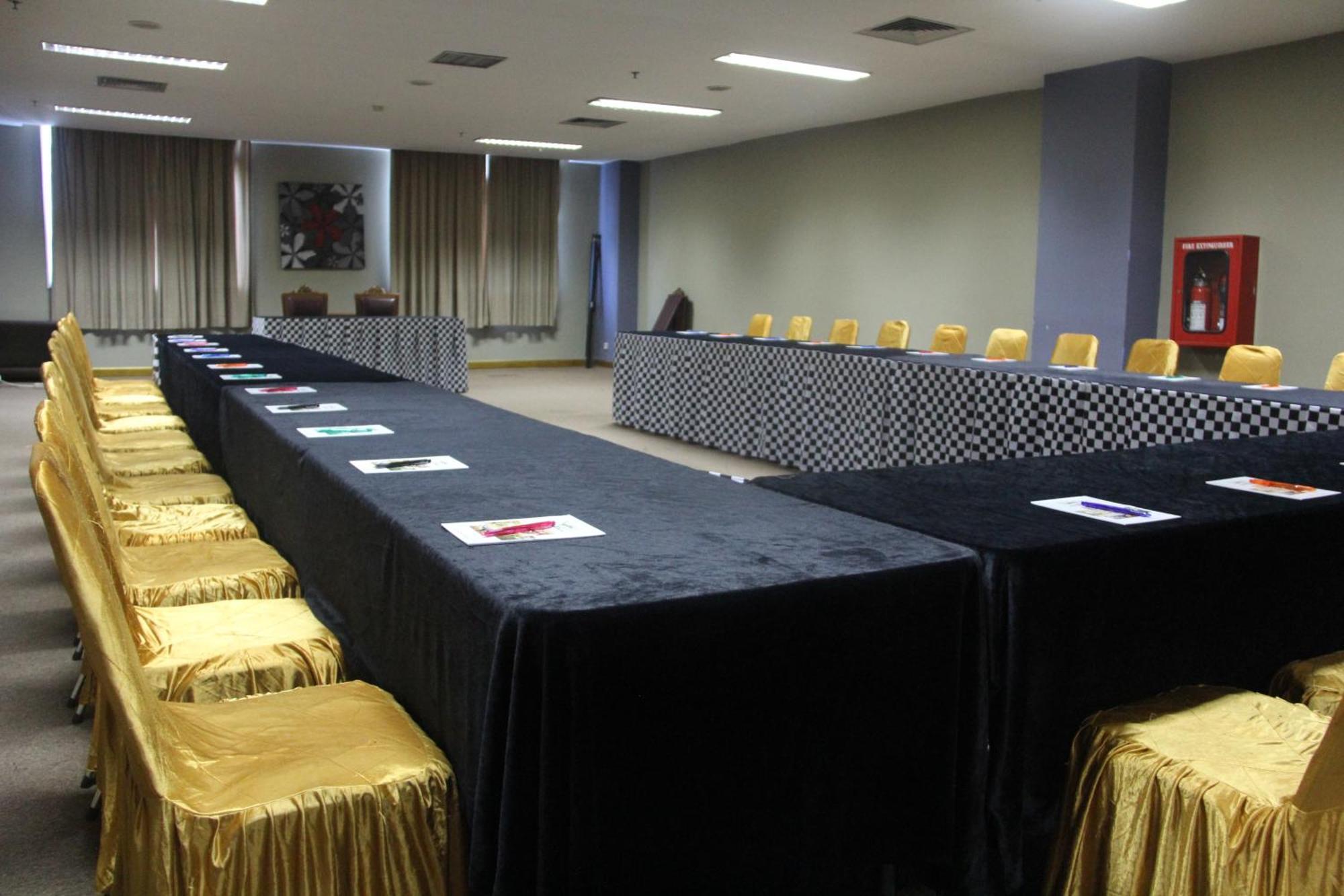 Nam Center Hotel Kemayoran Джакарта Екстериор снимка