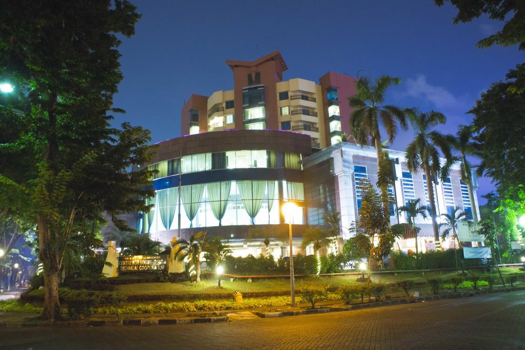 Nam Center Hotel Kemayoran Джакарта Екстериор снимка