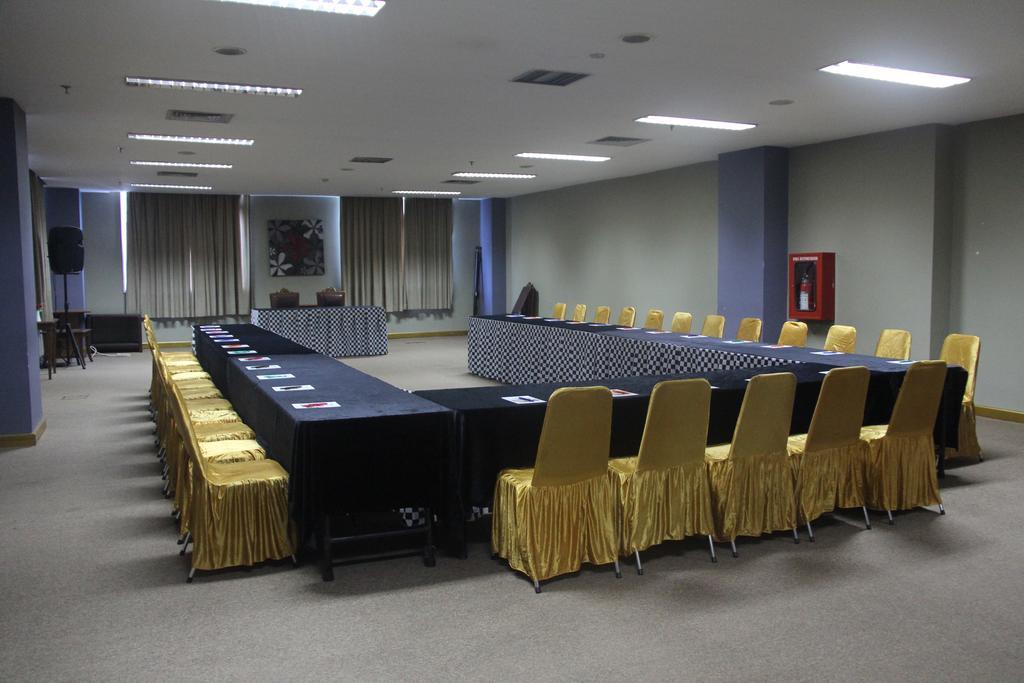 Nam Center Hotel Kemayoran Джакарта Екстериор снимка