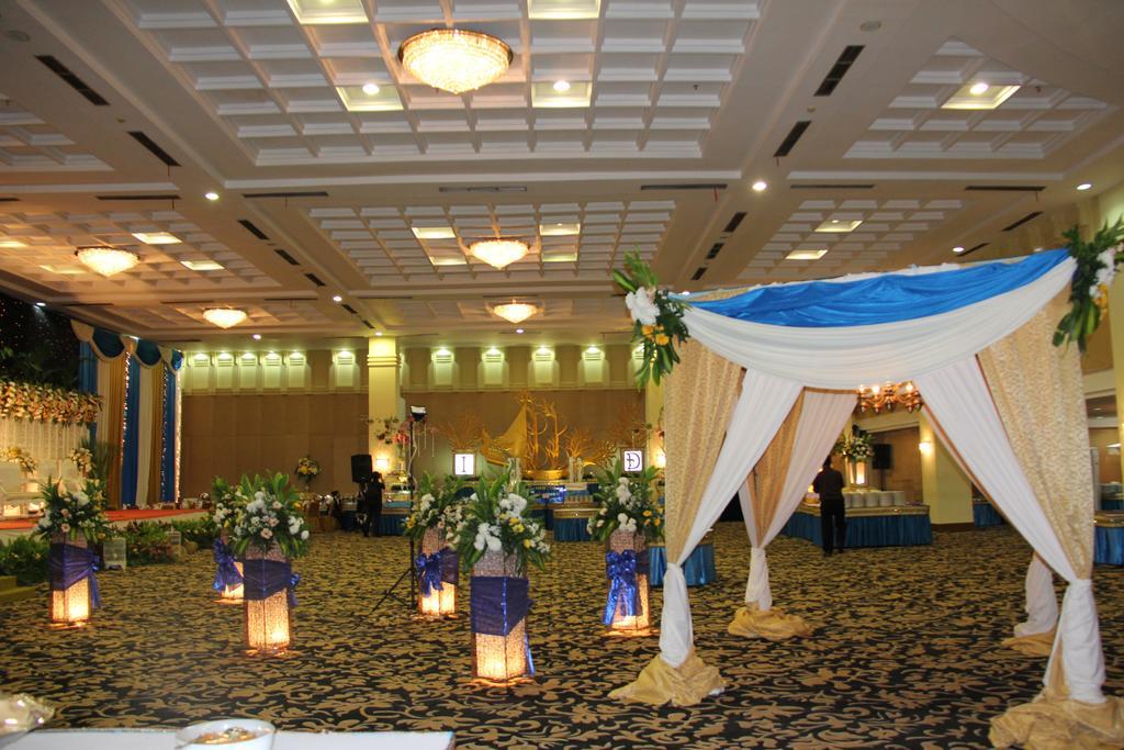 Nam Center Hotel Kemayoran Джакарта Екстериор снимка