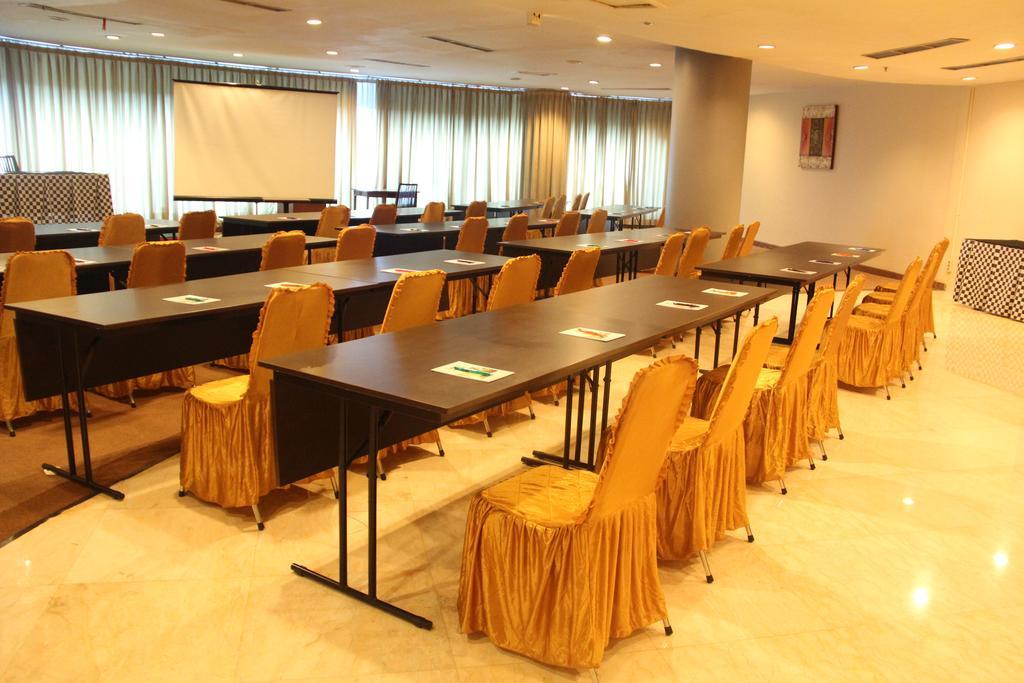 Nam Center Hotel Kemayoran Джакарта Екстериор снимка